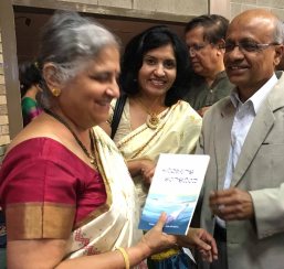 sudha-murthy-with-aa-bluri-cropped